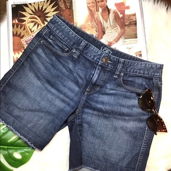 LOFT Distressed Shorts Size 2 - Picture 4 of 6